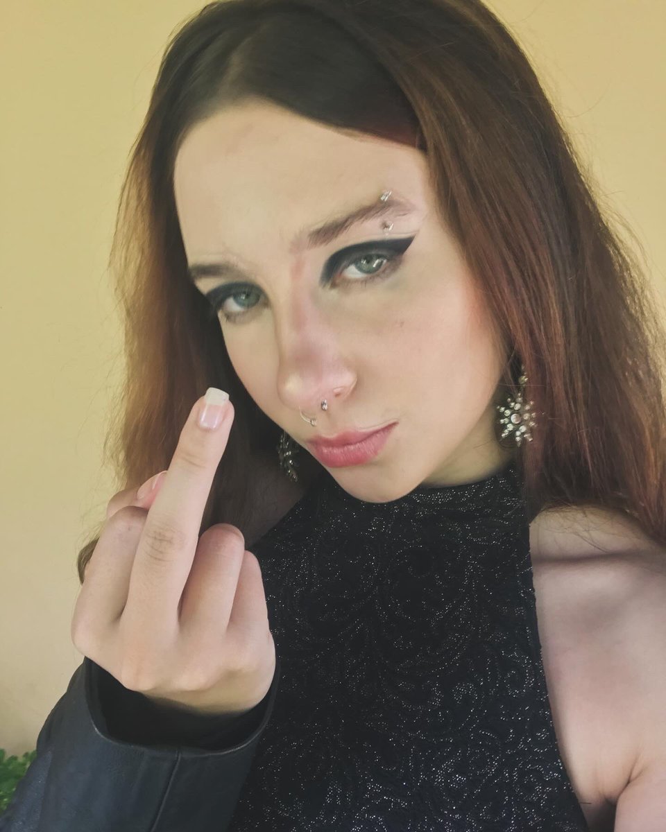 LillyGoddess tweet media