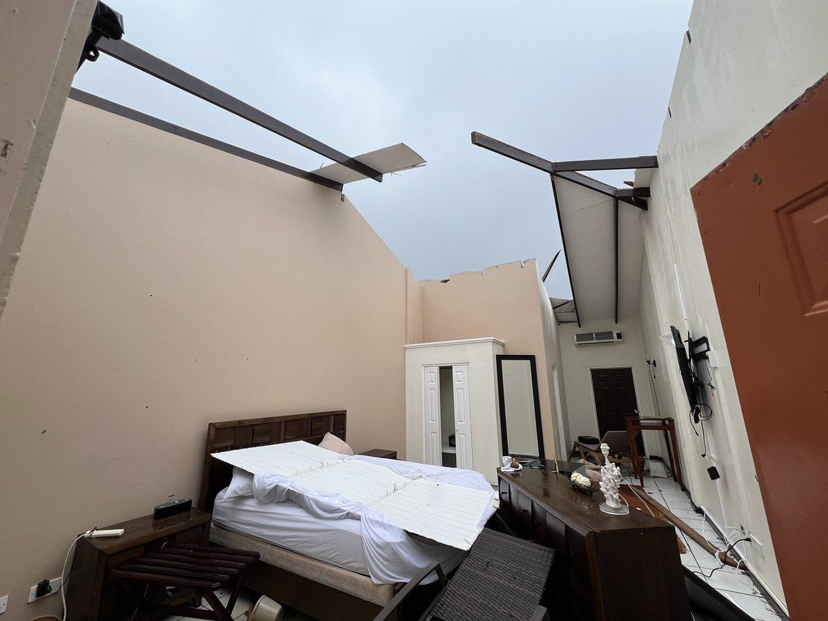 Our room where live-stream was. Video is insane. <a href="/jpetramala/">Jonathan Petramala</a> is a champ!  #HurricaneBeryl #Carriacou #Grenada