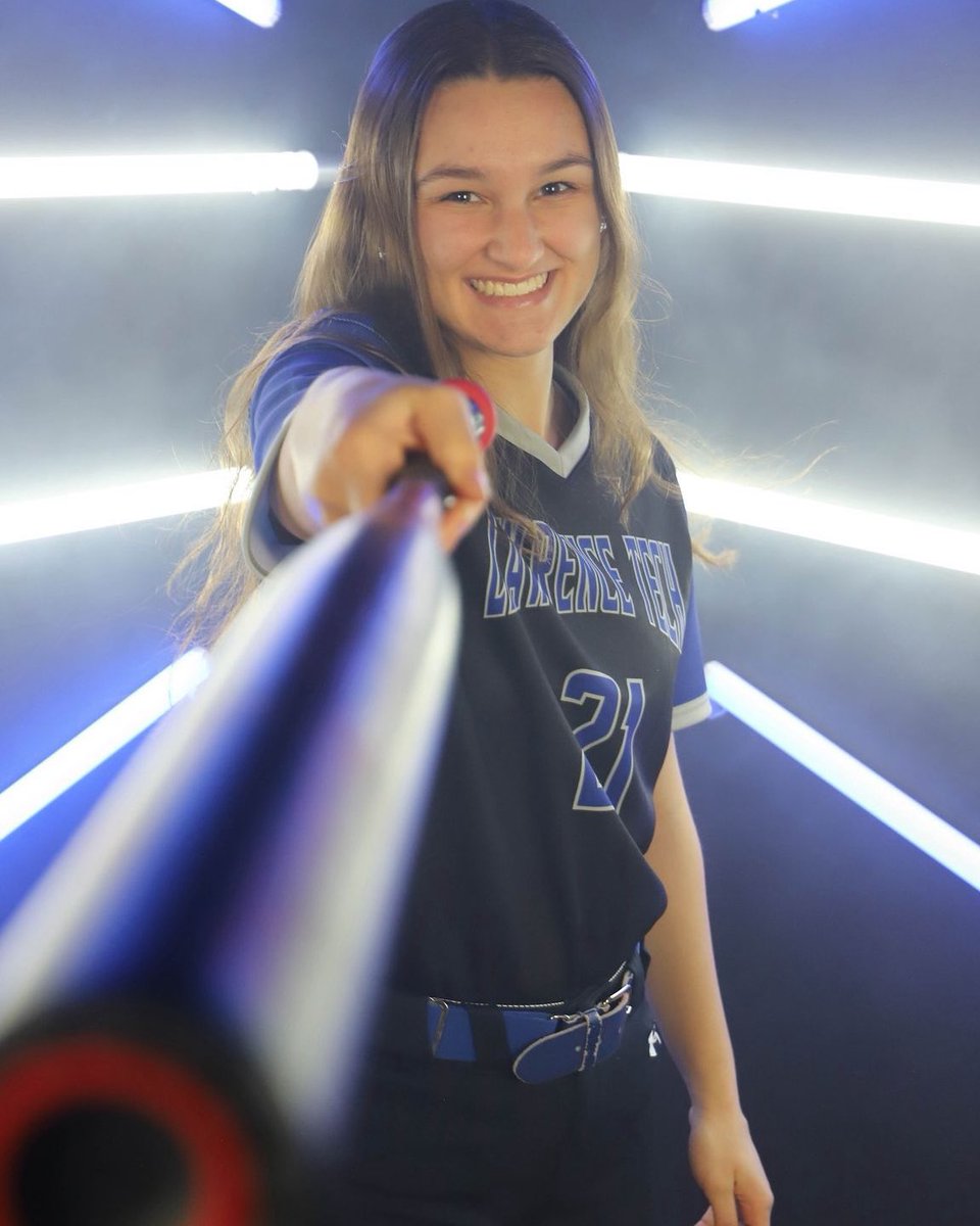 Happy Birthday to Senior Emily Ledbetter!! Have a great day! 💙