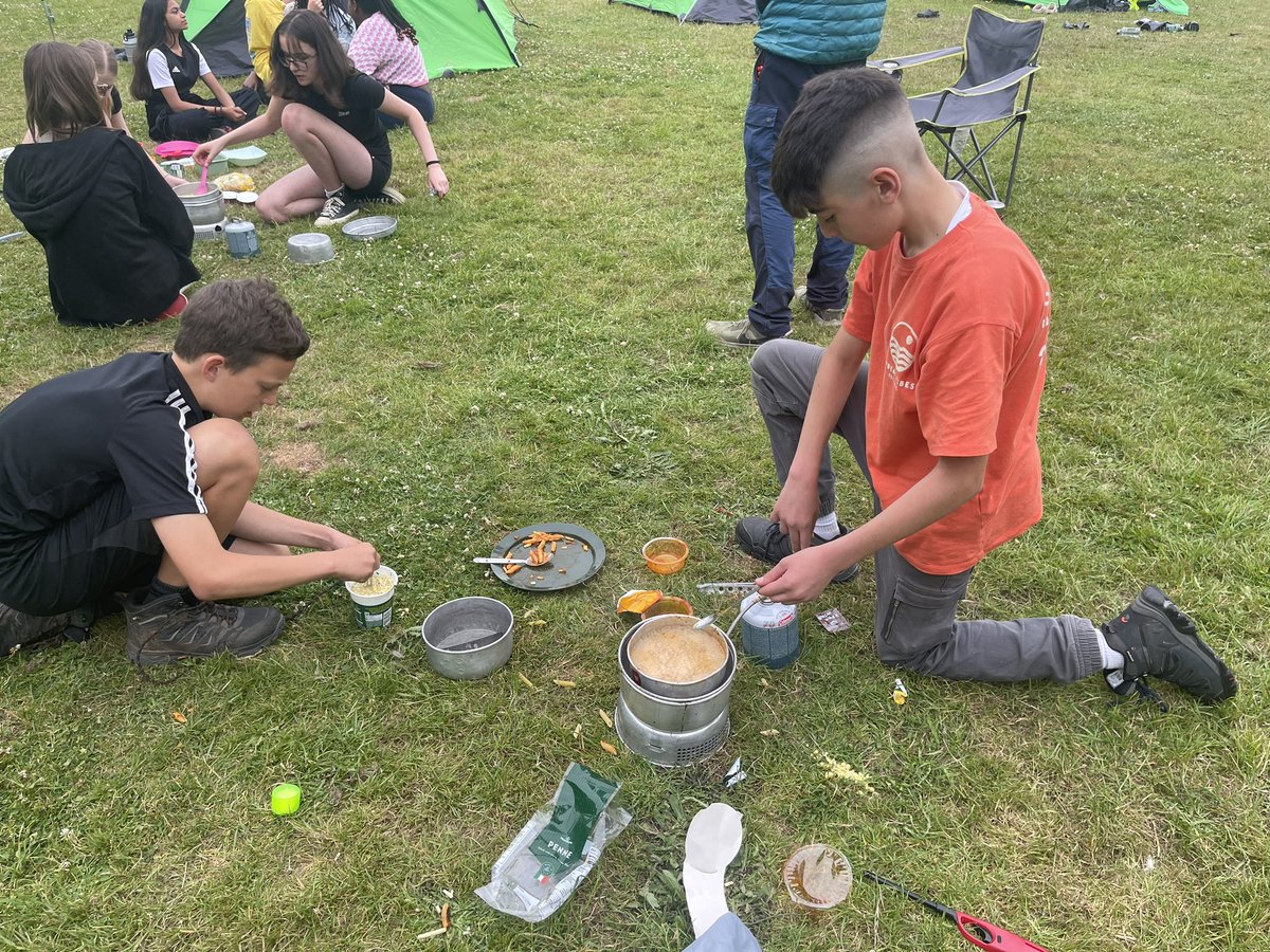 Queenssch_stdnt's tweet photo. All teams have cooked delicious meals and are now enjoying some free time before bed. https://t.co/HFhBZZoHMX