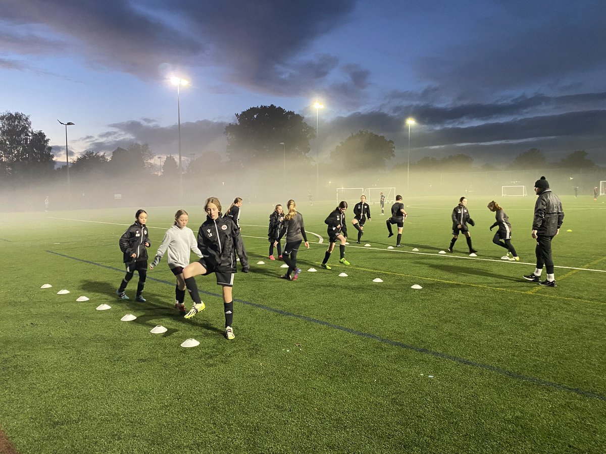 Blofield Utd Youth FC U13 Girls 🖤❤️⚽️ tweet media