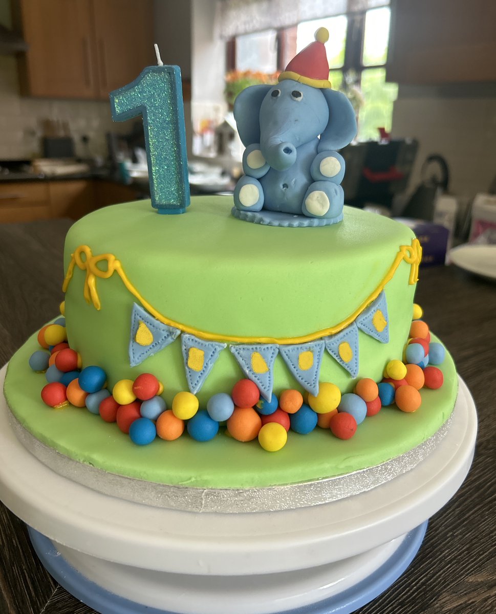 freecakesbwd's tweet photo. Big thank you to @SparkBWD for referring this family to us & a huge thank you to volunteer baker Tracy for this cake. It's very cute!
The family have been working hard with Spark & we hope they enjoyed having a moment to celebrate their boy's 1st birthday.
#BakingADifference https://t.co/UCzE9IdSwP