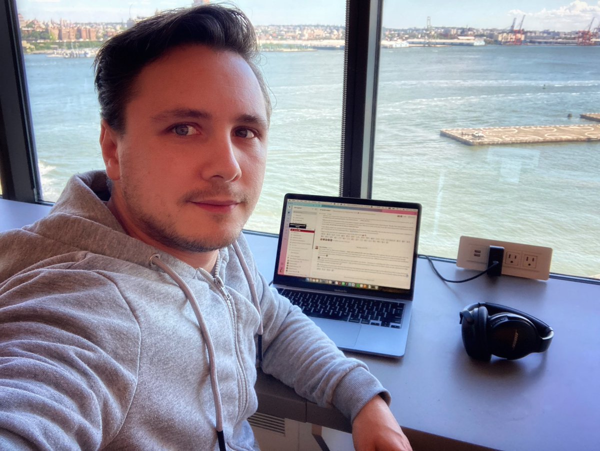 В Нью-Йоркском офисе <a href="/MeetTheMonks/">MonksAI</a> отменный вид на залив