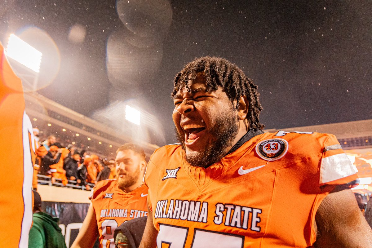 CowboyFB's tweet photo. You’d smile if you were a Cowboy, too 🤠 https://t.co/3JK68LfxsO