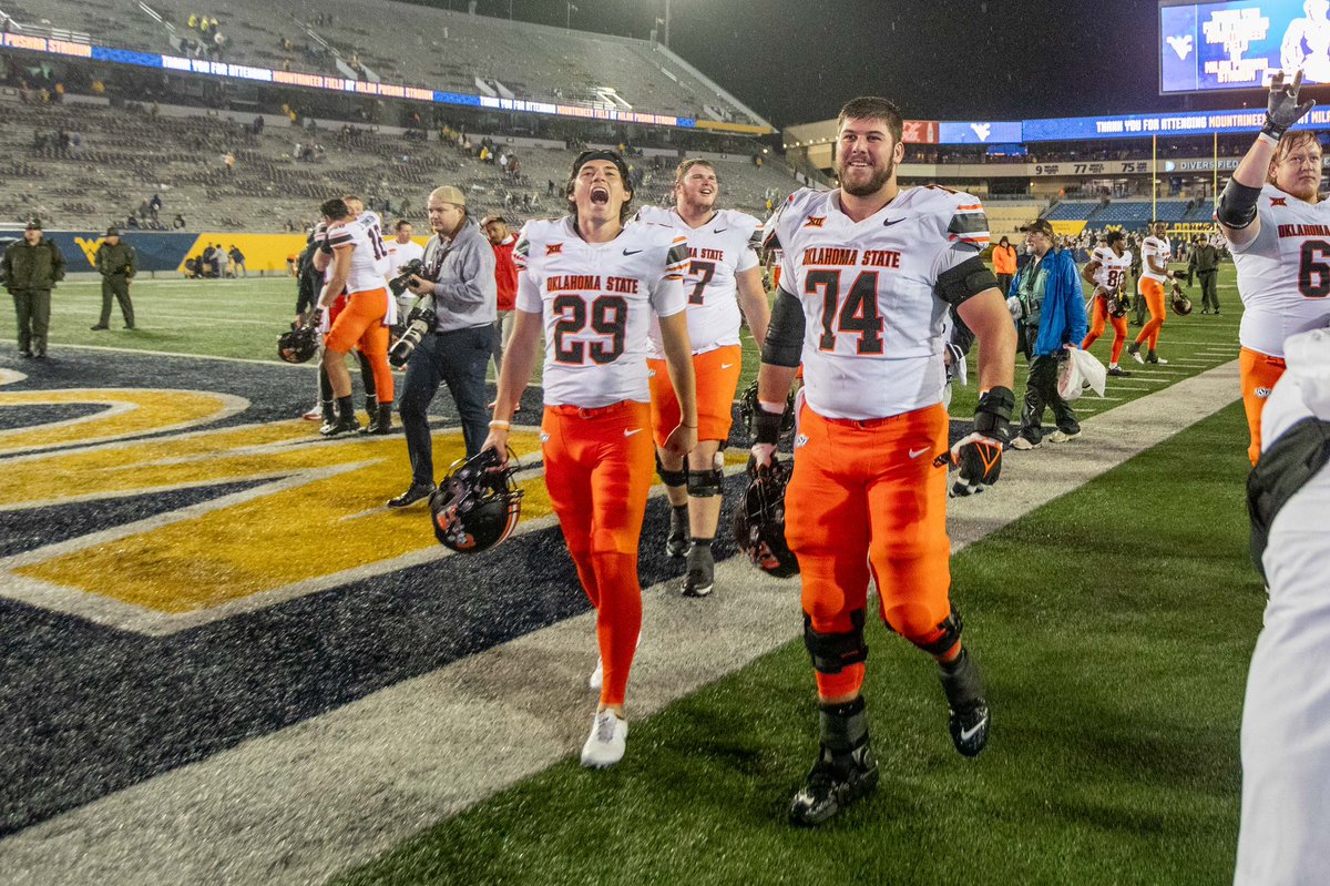 CowboyFB's tweet photo. You’d smile if you were a Cowboy, too 🤠 https://t.co/3JK68LfxsO