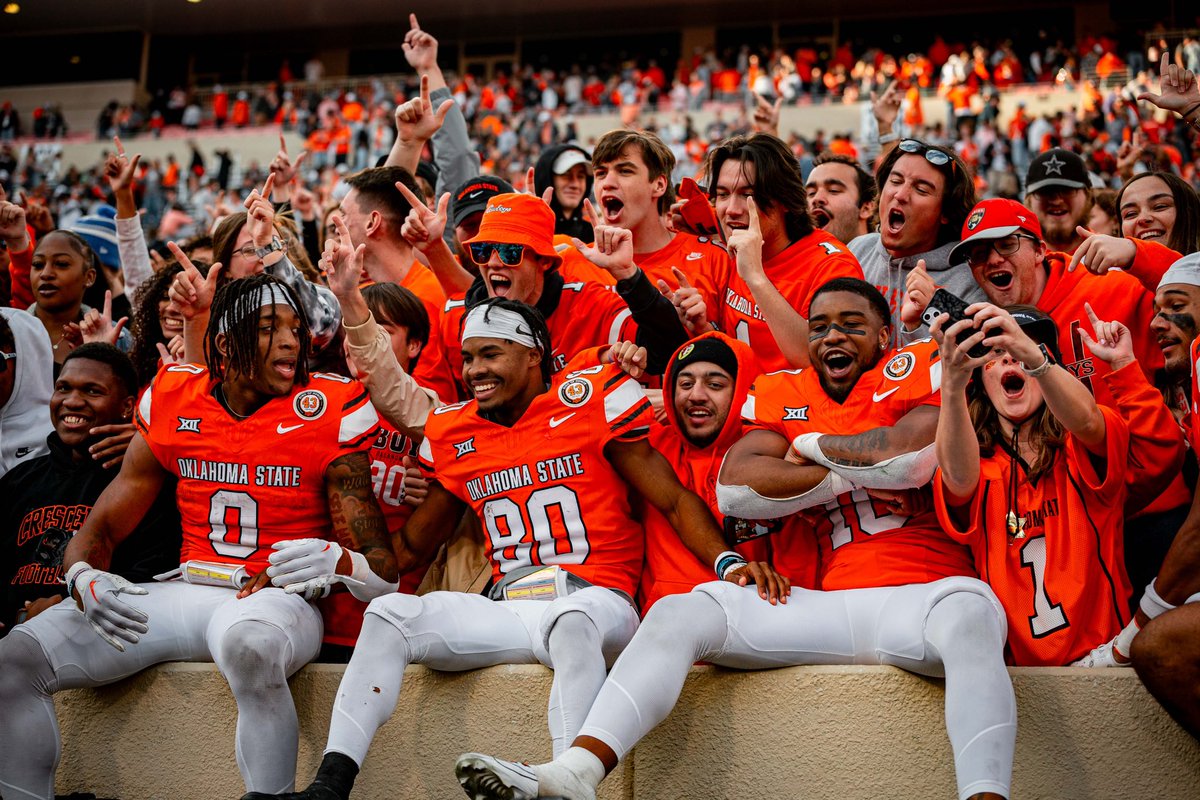 CowboyFB's tweet photo. You’d smile if you were a Cowboy, too 🤠 https://t.co/3JK68LfxsO