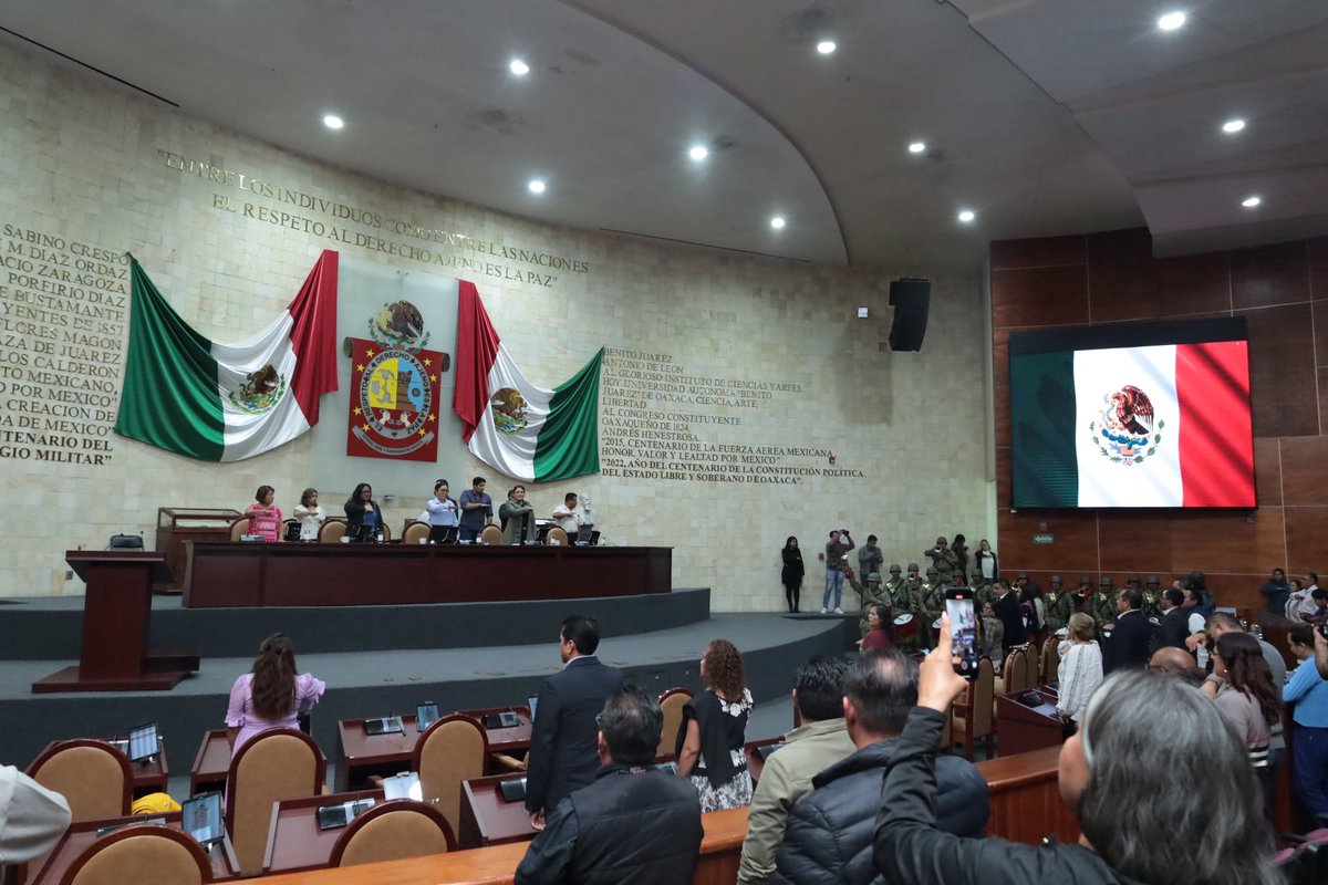 evdiec's tweet photo. Asistí a la Sesión de Apertura del Segundo Periodo Ordinario de Sesiones de la Sexagésima Quinta Legislatura. Seguiremos trabajando por el bienestar de todos los ciudadanos, impulsando leyes que fomenten el desarrollo social, económico y ambiental de nuestro estado. #DistritoXXI https://t.co/dd9z6pPWA4