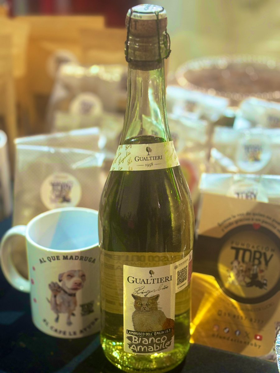 FundacionToby's tweet photo. Les traemos un nuevo producto Toby!!

A partir de hoy estaremos vendiendo este vino blanco espumoso Italiano 🥂
Queda perfecto para una comida, una cena, reunión o tomarlo en compañía de ustedes mismos 💛
Es delicioso, pero no me crean mejor pruébenlo!! Les dejamos la descripción en la imagen de abajo.

El costo de la botella es de $350
Hacemos envíos a domicilio 
Recibimos pedidos por WhatsApp al 5585578277 o mensaje directo.

- BANCOMER
Cuenta: 0117412991
Clabe: 012180001174129915
Tarjeta: 4555113008742068

- SANTANDER
Cuenta: 60577008001
Clabe: 014180605770080014
Tarjeta: 5579070082854475 

- Mercado pago
Clabe: 722969010583593935
Tarjeta: 5428780103864245

- Paypal
https://t.co/IWW9kwJFr6
