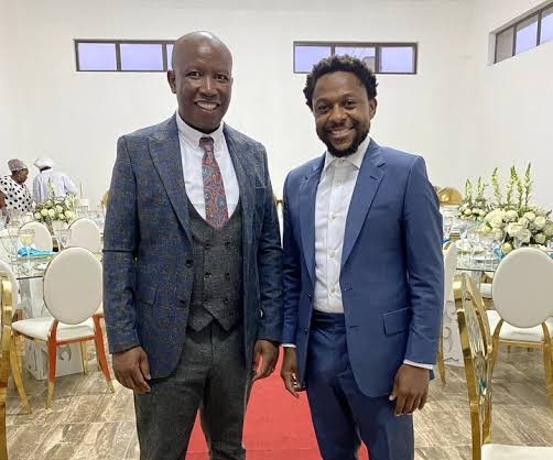 matumba_anthony's tweet photo. Please make me understand how ANC of Ramaphosa refused to govern with these young black graduates but they are governing with a friend and Comrade of Chris Hani Killers. The current minister of Correctional Service was in leading  the Apartheid Conservative Party with Clive Derby Lewis who killed Chris Hani.

The Conservative Party changed its name VF+. It is not a secret that a leader of Conservative Party (VF+) killed Chris Hani.

A man who served as a mayor and member of Parliament to the Apartheid government is now a minister appointed by ANC. HOW?

NB: If you are looking for a job near you go to https://t.co/qu6tY93WuB