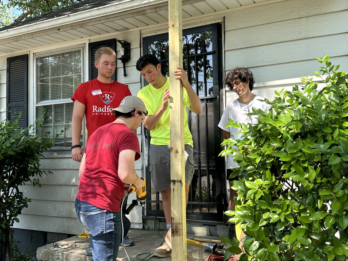 RichmondDiocese's tweet photo. The annual diocesan Work Camp was a success!
More than 100 teen volunteers came from throughout the state and spent their week helping those in need.
During June 22 - 28, volunteers completed home repairs on 11 houses. #CDRWorkCamp https://t.co/4Fe8DfoE5y