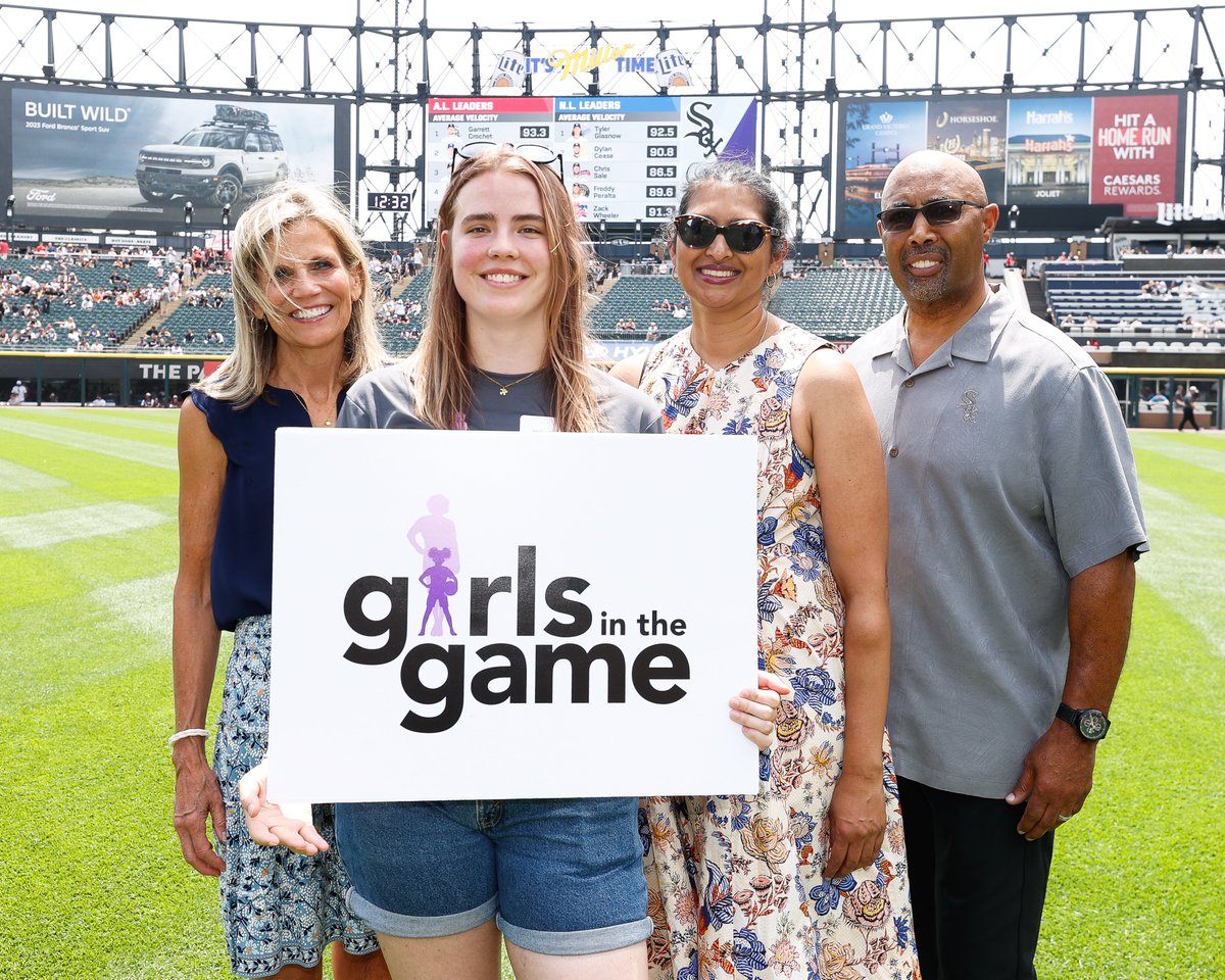 Last Saturday we went to GuaranteedRate Field to celebrate being a @Whitesox grant recipient! Thank you Chicago White Sox for helping build a #DeterminedNation 

#GirlsintheGame #Chicago #Baseball #WhiteSox