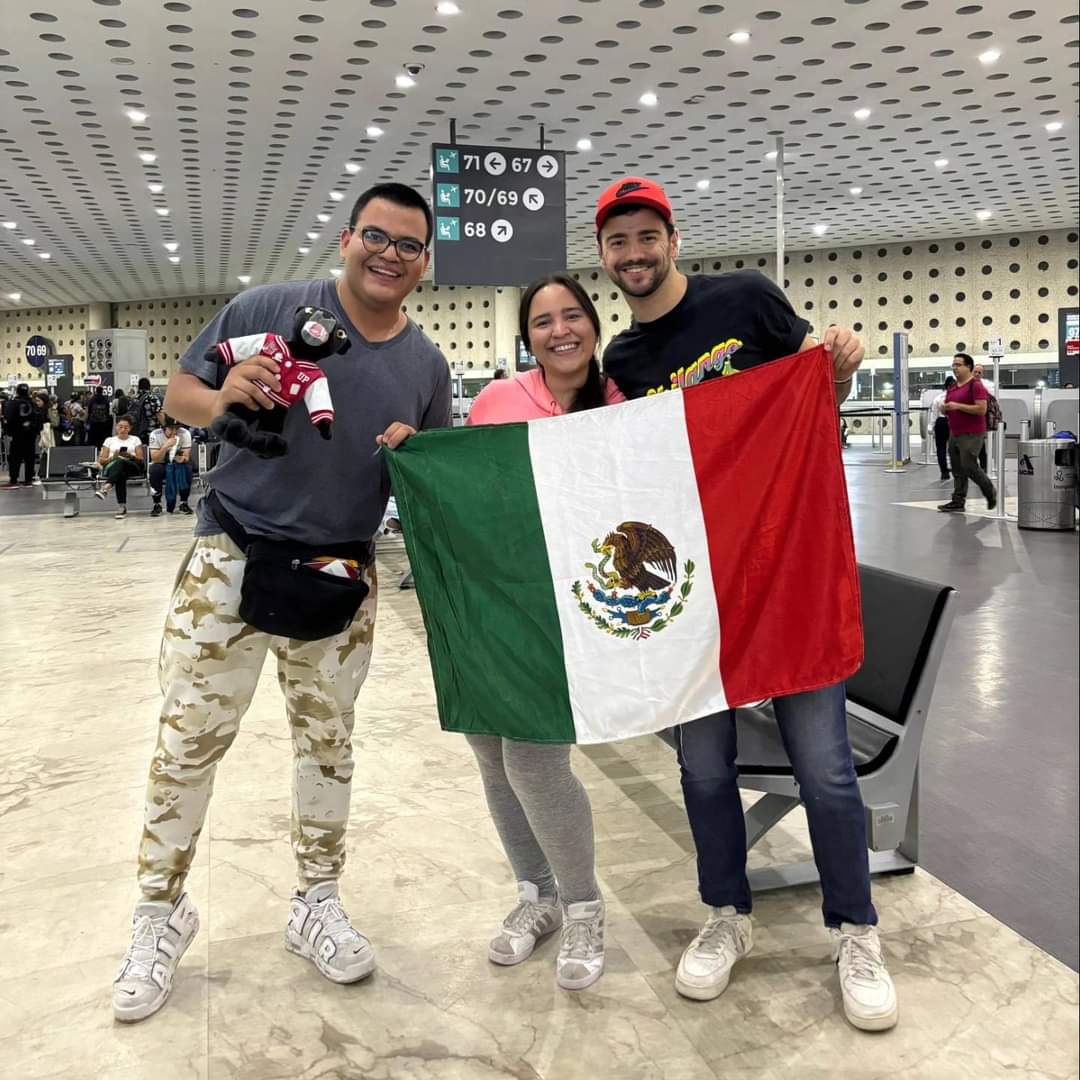EmpresarialesUP's tweet photo. ¡Felicidades a los alumnos de las carreras de Mercadotecnia y Negocios Internacionales! 🎉📚
Han representado a México de manera excepcional en el concurso de L'Oréal en Londres. 🌍✈ ¡Qué orgullo y qué emoción! 🙌✨ https://t.co/1TIbTX56ic
