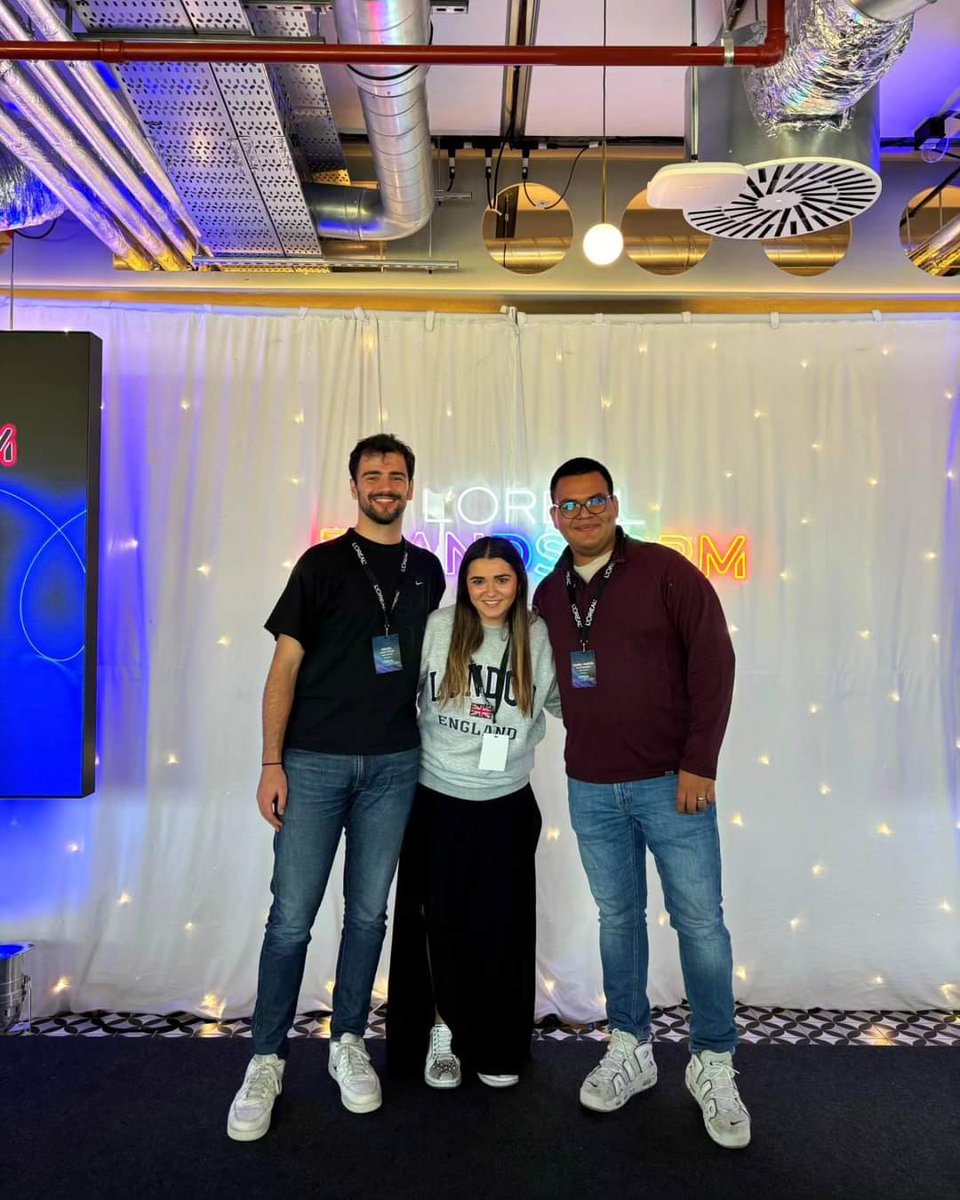 EmpresarialesUP's tweet photo. ¡Felicidades a los alumnos de las carreras de Mercadotecnia y Negocios Internacionales! 🎉📚
Han representado a México de manera excepcional en el concurso de L'Oréal en Londres. 🌍✈ ¡Qué orgullo y qué emoción! 🙌✨ https://t.co/1TIbTX56ic
