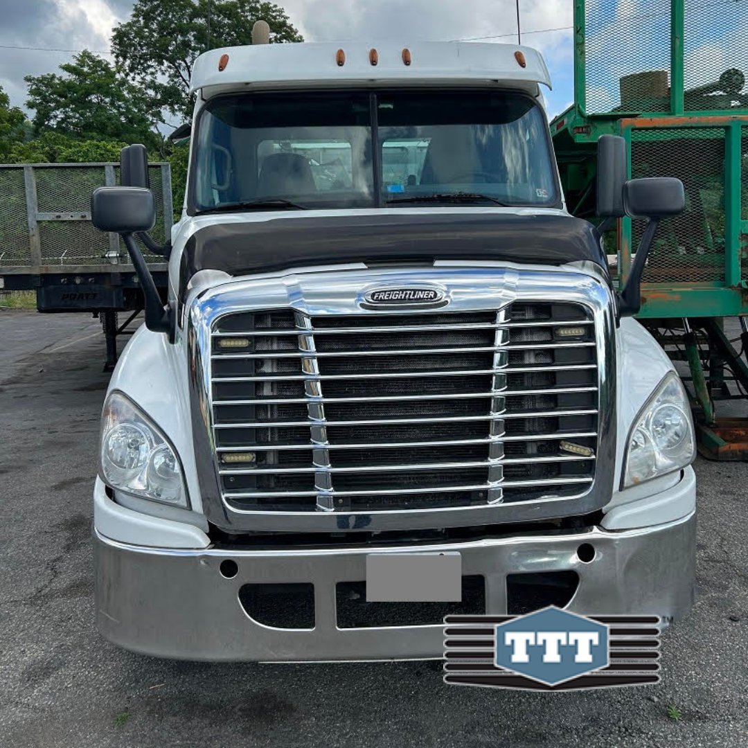 TTTExchange's tweet photo. HOW ABOUT THIS 2017 FREIGHTLINER CASCADIA DAYCAB?
DD15/455 hp
Jakes 3.58
438,000 mi.
Alum wheels
185" Wheelbase
Air Ride
Good Rubber
$21,000
Contact us at #844-888-6775 for more info.
#2017freightliner #freightliner #cascadia #daycab https://t.co/5su8rYFmyX