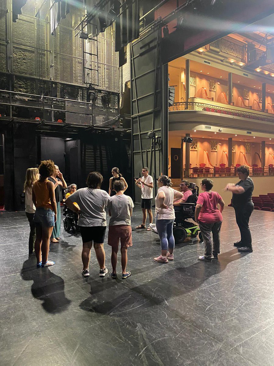 figueresaescena's tweet photo. ✨🩰Divendres 5 de juliol a les 19:30 h a la Plaça de l'Ajuntament de #Figueres podrem veure la peça de la companyia Durban ballada per usuàries de @FundacioAltem #ElDofí i @GrupMifas dins del festival @figueresesmou https://t.co/FYfA2BzGBX
