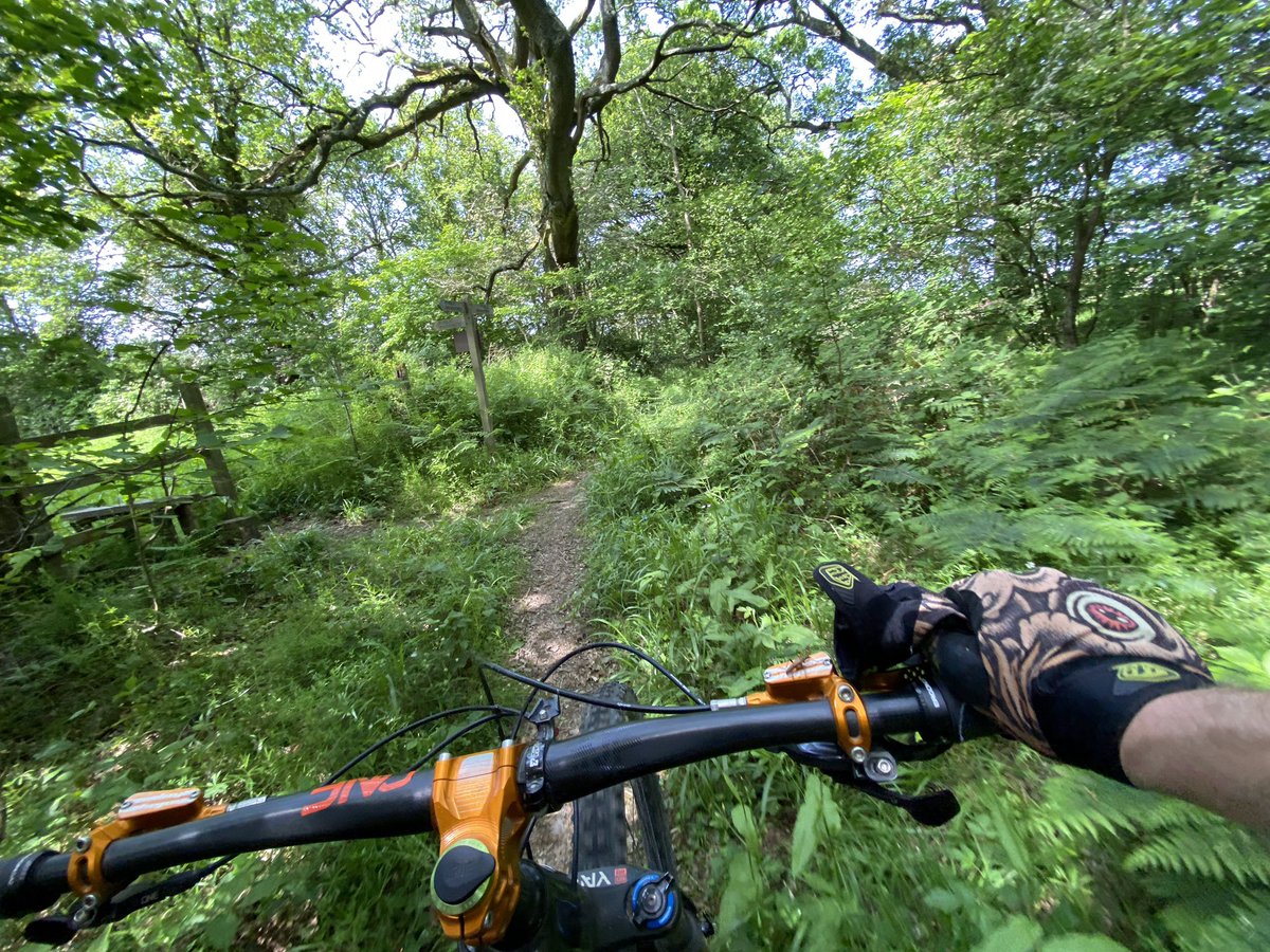 Here's another belter from our kitbag marked 'Marmalade's Best-Kept-Secrets': Devil's Punch Bowl.
It's an impressively varied route, making the best of Surrey's beautiful landscape.
Join Sean on Saturday 4 August!
marmalademtb.com/product/devils…
#Surrey #DevilsPunchbowl