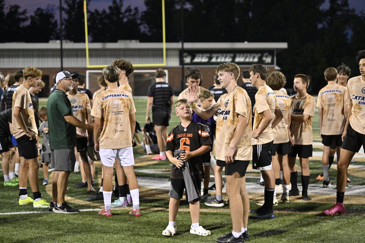 crhs_menssoccer's tweet photo. Thank you to all the families and campers that came to support our counselors and alumni on Friday night!  It was really cool watch the players sign balls, shirts, and other gear.
@CatawbaRidgeTV 
@catwaba_ridge
@schssca 
@CSoccerHonors 
@cn2news https://t.co/B1HS2NtvWZ