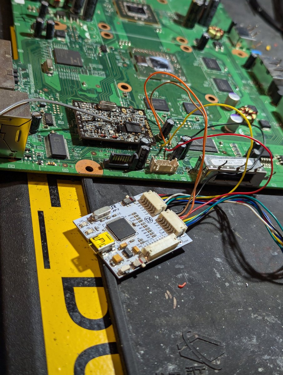 CableBoxMods's tweet image. Man it has been a looooooong time since I&apos;ve mod chipped a Xbox360. RGH3 has me spoiled, but it was a ton of fun to knock out this RGH 2 on a Zephyr model 360. Need to tweak the timing for the glitch, but this unit has a new lease on life❤️