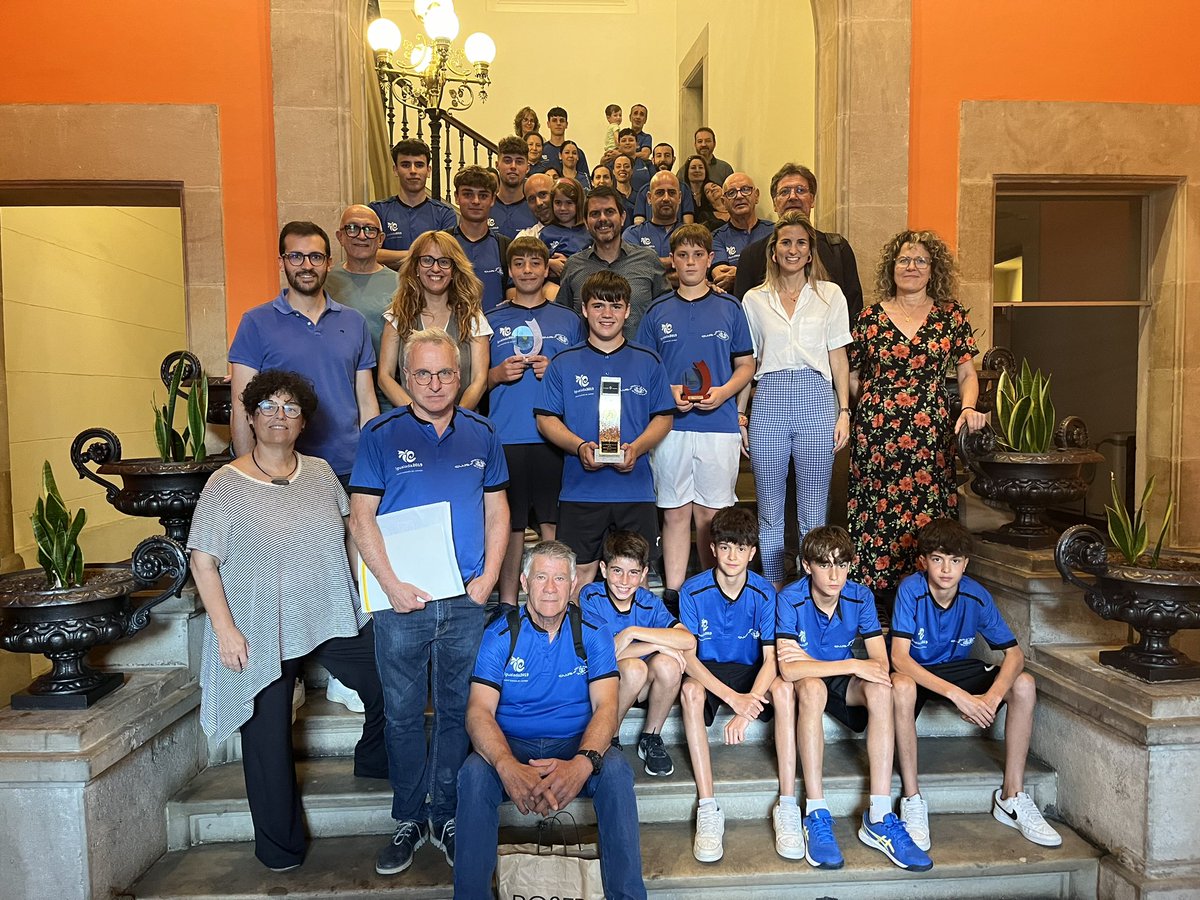marccastells's tweet photo. Avui hem rebut als jugadors, jugadores i equip tècnic del Club Frontennis Igualada que ha acabat la temporada amb molts bons resultats, especialment en categoria infantil on han estat Campions de Catalunya. Enhorabona! https://t.co/ysyERqRSOz