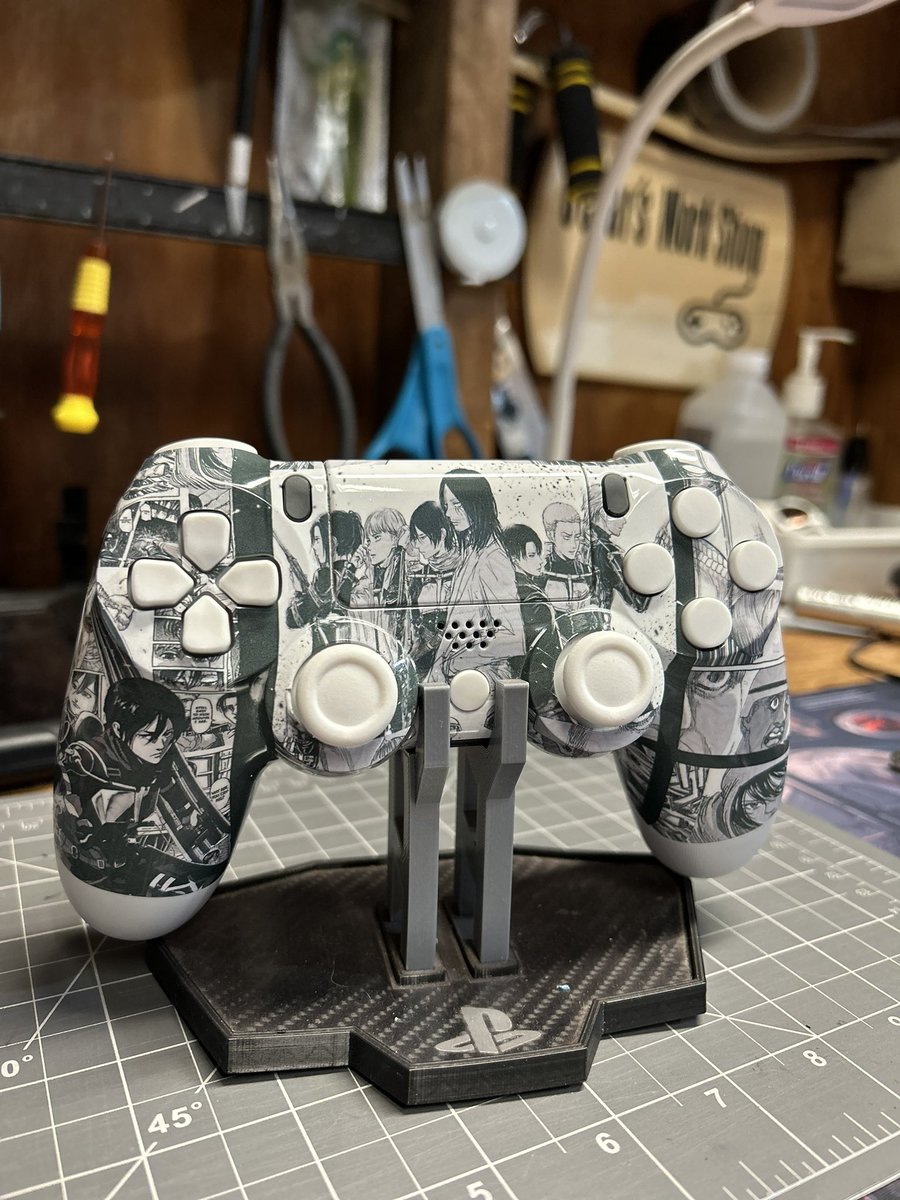 CesarsDesigns's tweet photo. Attack on Titan manga ps4 controller going out today. Send me a message or hit up the links in my profile for more info. 
.
#cgdcustoms #attackontitan #aot #ps4 #ps4controller #hydrodip #gamer #gaming #customcontroller #smallbusiness https://t.co/eolmEyWrUE