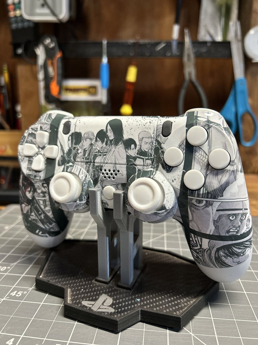 CesarsDesigns's tweet photo. Attack on Titan manga ps4 controller going out today. Send me a message or hit up the links in my profile for more info. 
.
#cgdcustoms #attackontitan #aot #ps4 #ps4controller #hydrodip #gamer #gaming #customcontroller #smallbusiness https://t.co/eolmEyWrUE