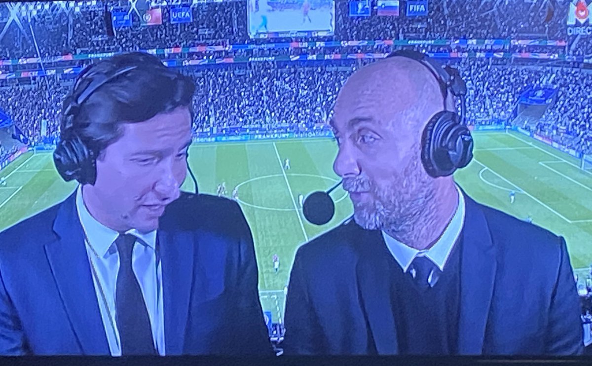 Avec_Ceci_'s tweet image. - Ronaldo est toujours impressionnant même à bientôt 40 ans n’est-ce pas Christophe !?

- Oui mais est-ce qu’il est capable de faire l’hélicoptère avec sa b1te à 50 balais comme moi, j’en suis pas sur. 

#PORSLO #PORSVN #Dugarry