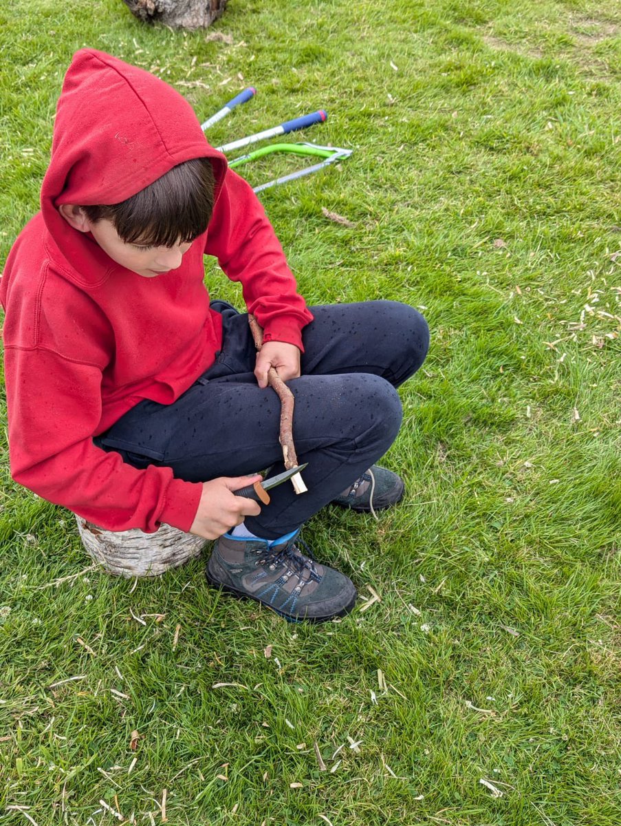 LawnPrimaryFS's tweet photo. Y6H using potato peelers and knives to create marshmallow toasting sticks 😋 https://t.co/JysEXuNIDh