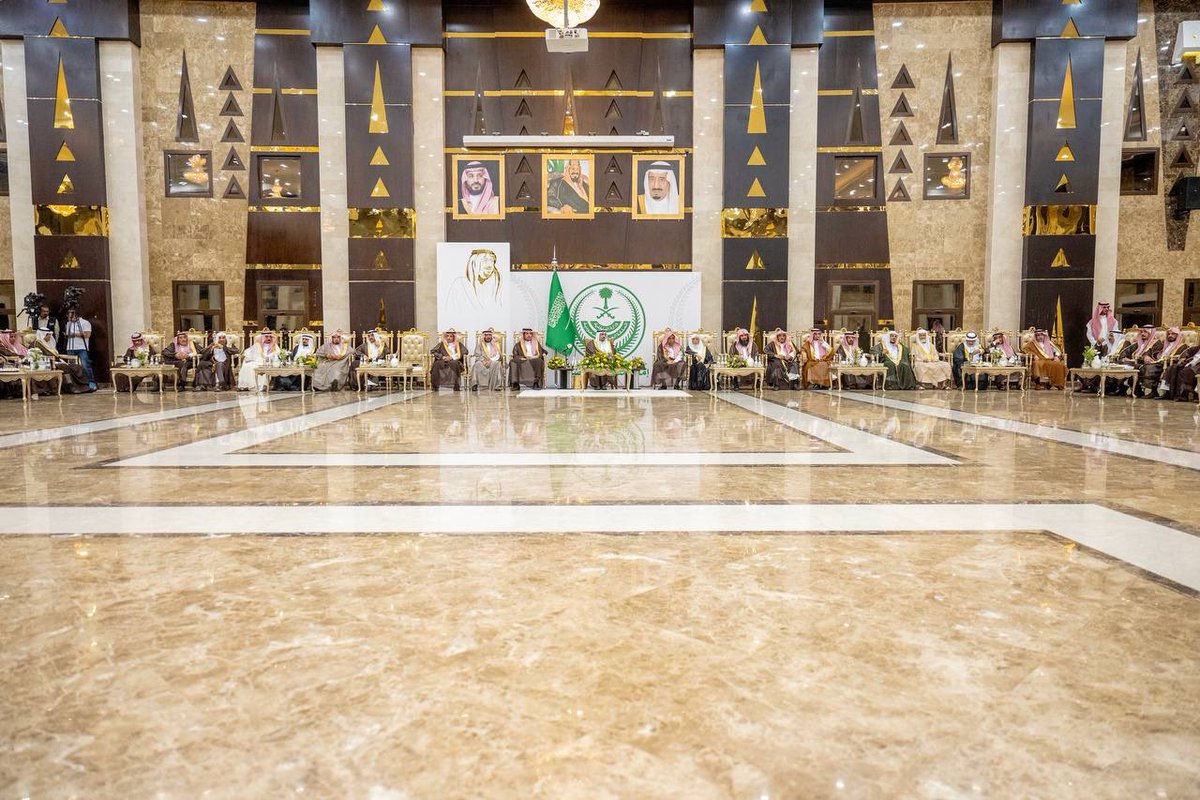 EmarahAlQassim's tweet photo. نوّه سموه بالعناية الكريمة التي توليها القيادة الرشيدة - أعزها الله - لتوفير أفضل الخدمات للمواطنين في جميع أنحاء مدن ومحافظات ومراكز المنطقة.. 

سمو #أمير_منطقة_القصيم: محافظة #الرس ، شهدت تنفيذ مشاريع نوعيّة في المجالات الصحية والبلدية والتنموية كمشروع نادي الطيران الذي يعد احد الميز النسبية للمحافظة في برنامج التوزان التنموي بالمنطقة .