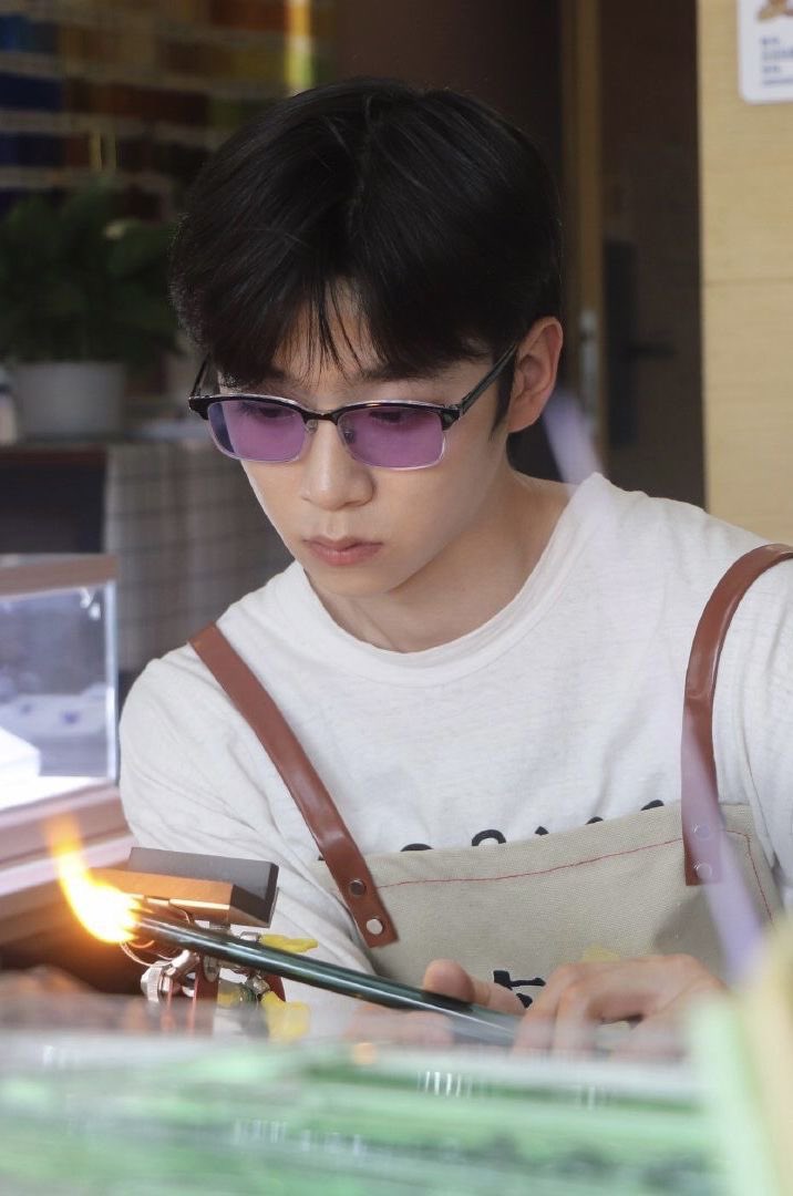 amokz99's tweet photo. อายุน้อยร้อยอาชีพของจริง แล้วทำอาชีพอะไรก็หล่อเท่ไปหมด เกิดมาครั้งนึงคือใช้ความหล่อคุ้มแล้วจริงๆ พระเจ้าเขาตั้งใจปั่นมากๆเลยเนาะ😫 https://t.co/4wFq8W5229