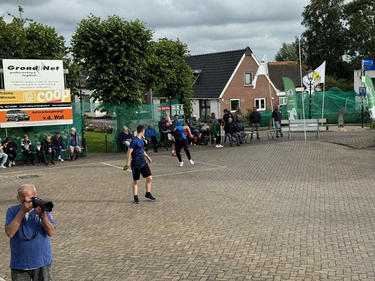 KVOnderOns's tweet photo. De útslagen fan de 3 wedstriden fan hjoed ien de 1e omloop. Deinum - Makkum 3-7. Eksmoarre - Moarre-Ljussens 8-4. En Winsum - Ljouwert 4-8. 

Foar moarn is Bitgum al troch, dan nog 1 wedstriid ien de 1e omloop om 19:30 Jorwert - Wommels. https://t.co/hpsPqetkxn