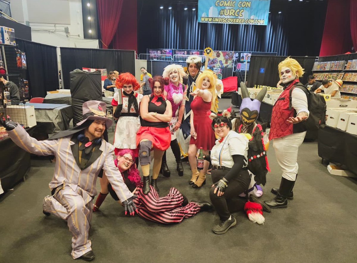 KhaosMelodyV's tweet photo. Shoutout to the amazing people at #undiscoveredrealmcomiccon this weekend, I had a blast!! The jam session in the middle of the hall with all the Hazbin cosplayers had to be the "Sugar on the Cream" as they say! All the VAs are so sweet and encouraging too! More below... https://t.co/DYC7AUbWMj