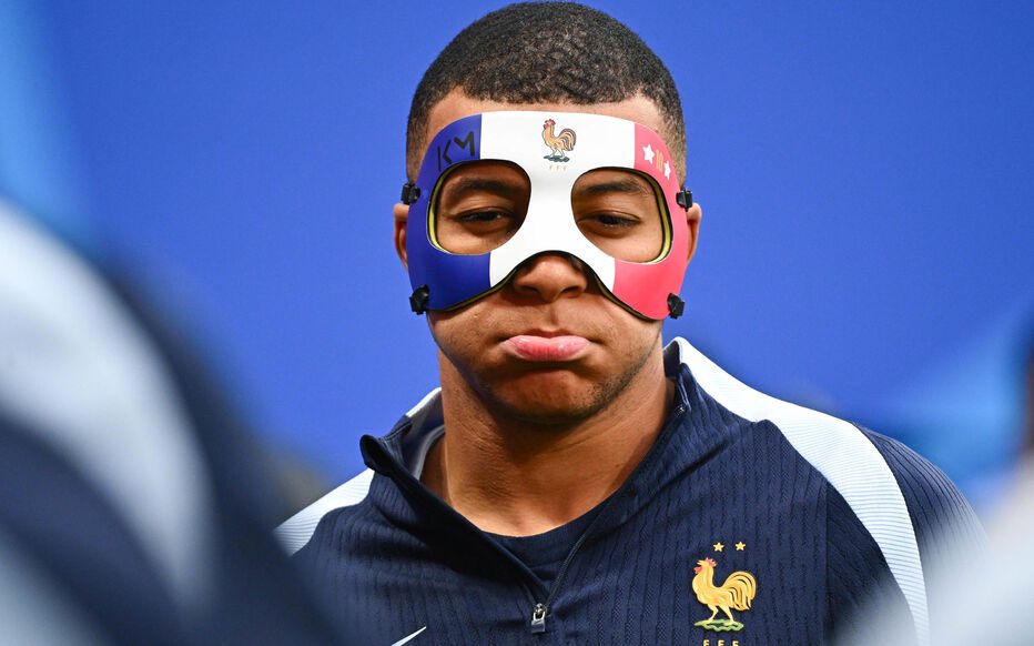 recobapsg's tweet photo. Je souhaite qu’une chose c’est que ce mec redevienne le joueur qu’il était. Qu’il arrête de se prendre pour un autre. Qu’il arrête d’être un poison pour les collectifs.
Tu n’es pas Neymar, tu n’es pas un 10, et t’es rien tout seul. 

Dieu merci la France du foot s’en rend compte. https://t.co/c7SRId3gUe