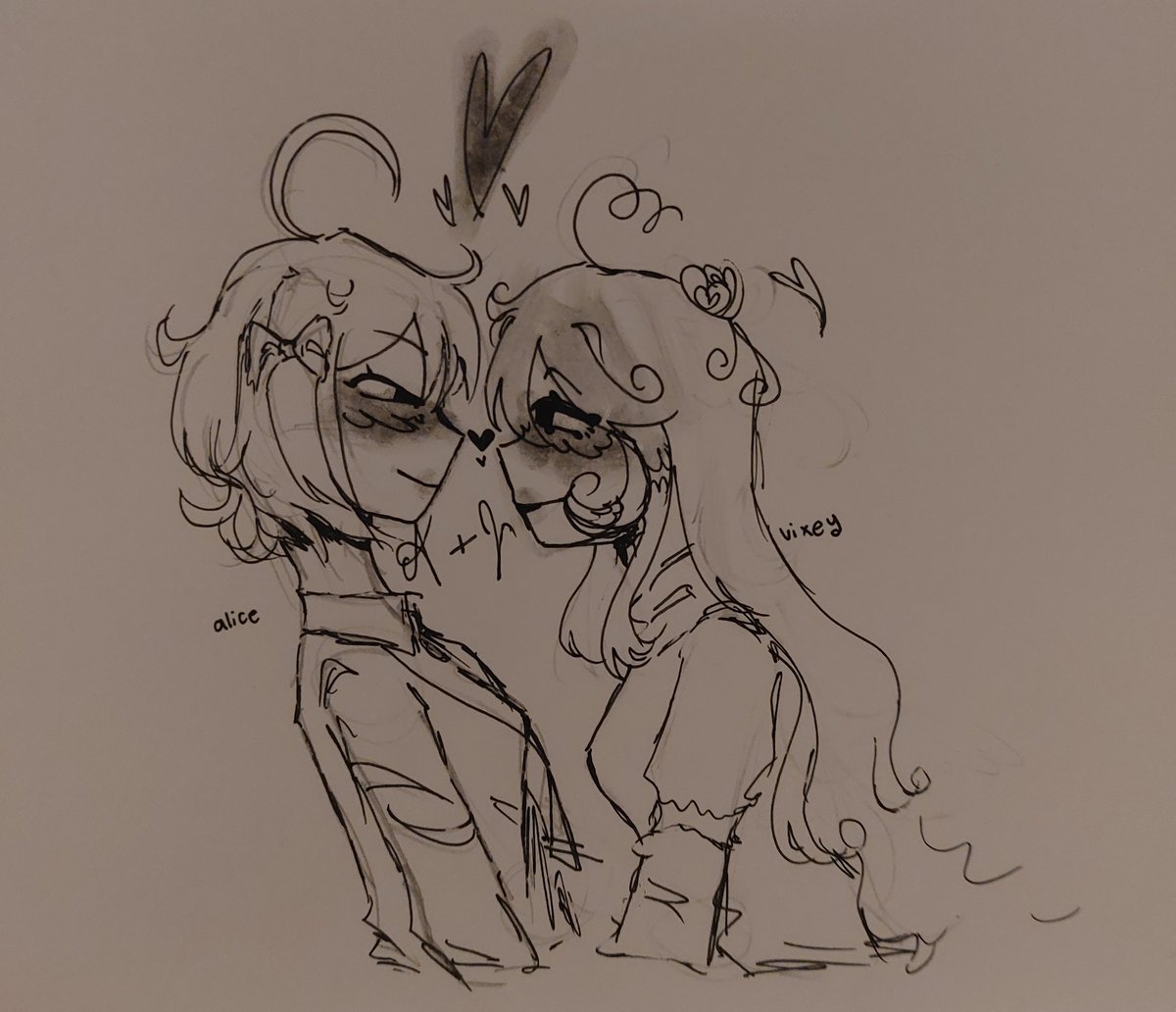 nivnilla's tweet photo. @lifespuppetry look at the gfs!!!! no sé pk me complique tanto en hacerle un diseño lindo a vixey pk ahora me dará flojera tener k dibujarla https://t.co/xMquHkCaMb