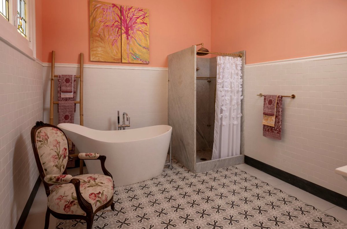 #CasasDelXVI ofrece un ambiente íntimo con espacios elegantemente decorados que se convierten en tu lugar ideal para el #GettingReady de tu boda. 👰🏻‍♀️

#Novias #SantoDomingo #DominicanRepublic #BoutiqueHotel #ColonialCity