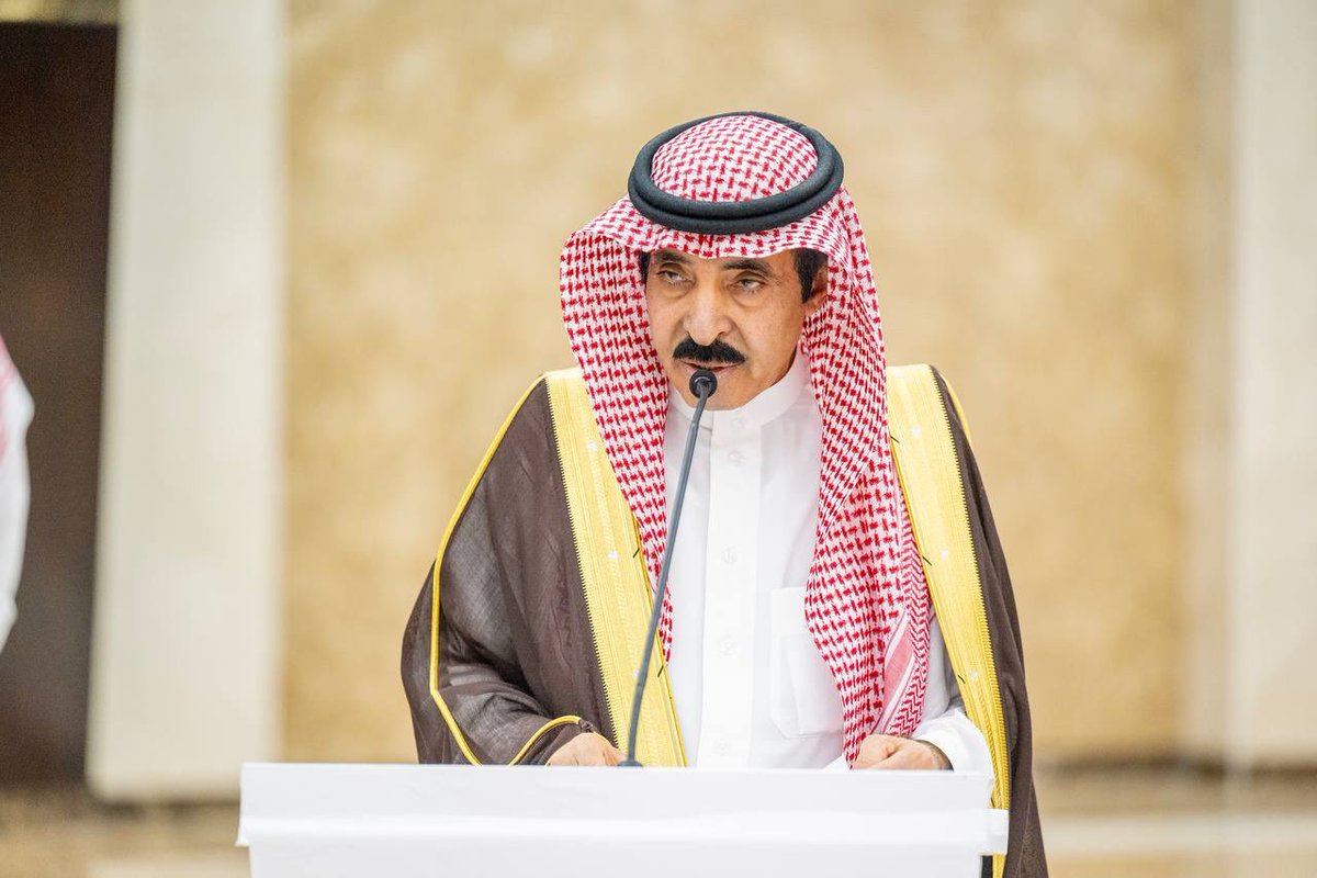 EmarahAlQassim's tweet photo. خلال حديثه بالجلسة الأسبوعية لسمو #أمير_منطقة_القصيم ، التي عقدت بمركز الأمير سلطان الحضاري بمحافظة الرس .. 

محافظ #الرس حسين العساف : ما شهدته محافظة الرس من مشاريع تنموية وتطويرية تأتي بدعم وتحفيز من سمو أمير منطقة القصيم وساهمت في خدمة أهالي المحافظة والمراكز التابعة لها في العديد من المجالات .
