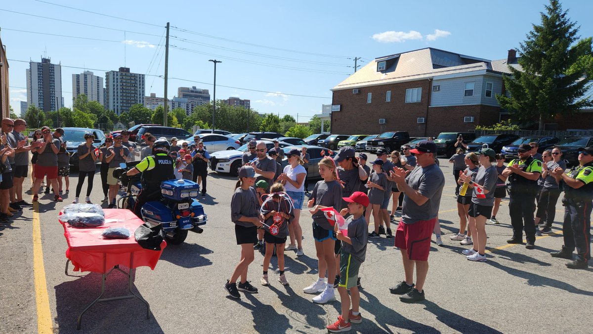 LPSChiefTruong's tweet image. Deputy Guilford &amp;amp; Superintendent Churney have joined our members, volunteers, @RCMPONT, EMDC and Special Olympics Athletes on today&apos;s #TorchRun. Thank you to the @londonmajors for inviting our contingent to join you at the game! Shout out to Derek Spence, Dave Payette &amp;amp; Michelle…