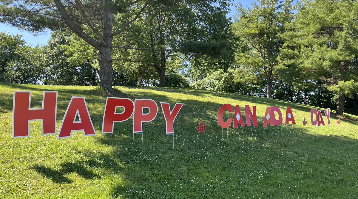 MikeMikolic's tweet photo. What a beautiful day here celebrating Canada Day at Charles Daly Park @TownofLincolnON !  Ice cream, beach, and live entertainment being enjoyed by many.  Fireworks at 10pm - plan ahead, should be a good crowd! https://t.co/lU4V1wsNck
