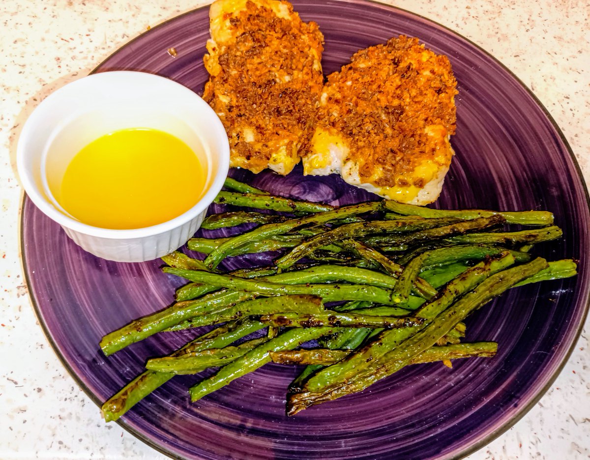 Luckyladyraven6's tweet photo. Dinner Time π½οΈ....
Dijon Onion Crunchy Chicken with Garlic/Butter Green Beans.
#HealthDinner #HealthyHabits #HomeCooking #Food #EatHealthy #Fresh https://t.co/yv6TEaC4Qn
