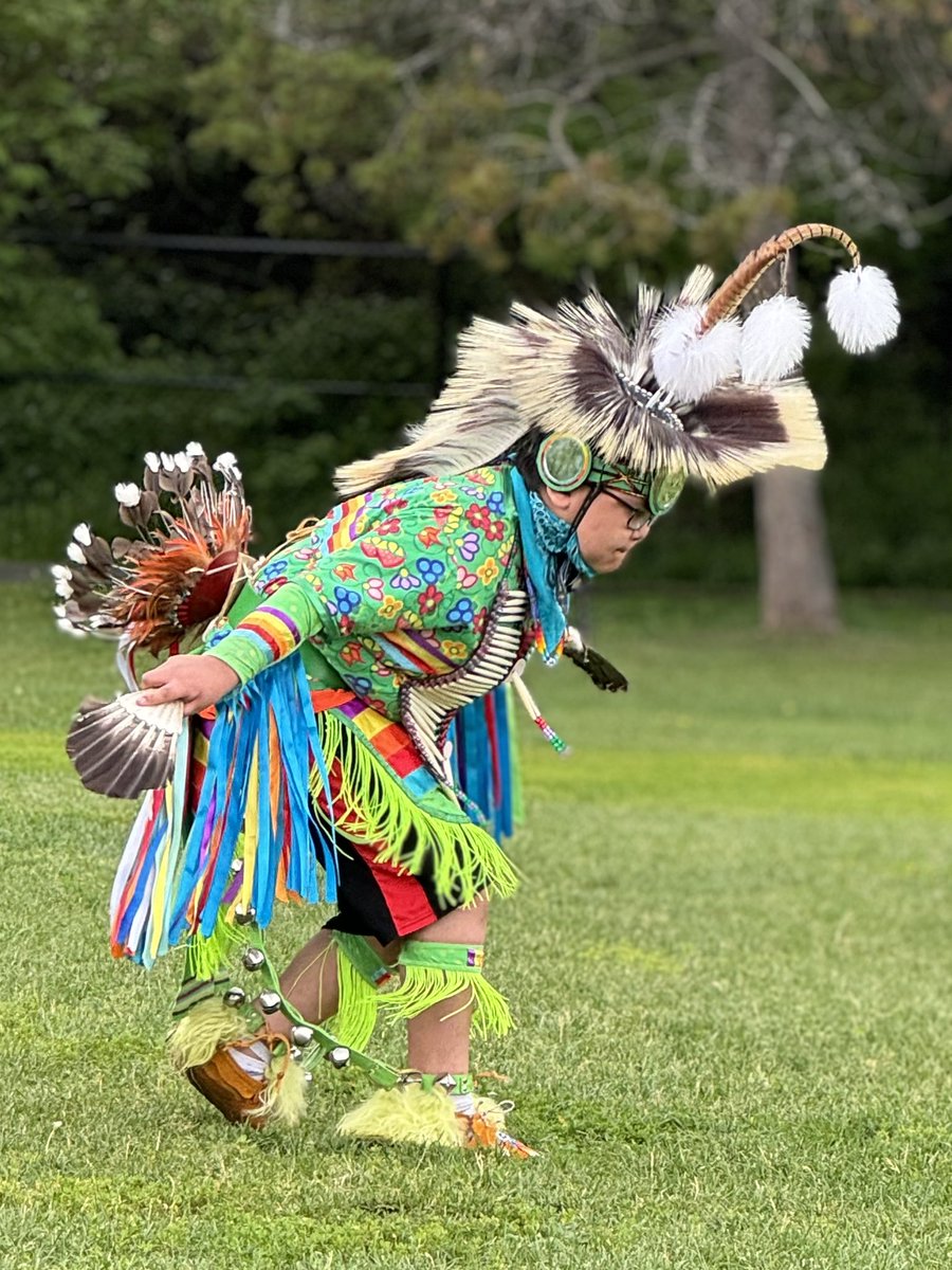 canadachandra's tweet photo. Beautiful dancers from Alexander First Nation. Hiy hiy. Thank you for sharing your culture and traditions with us. 🧡
#runremrec #reconciliation #healing https://t.co/LZB4CD55UA