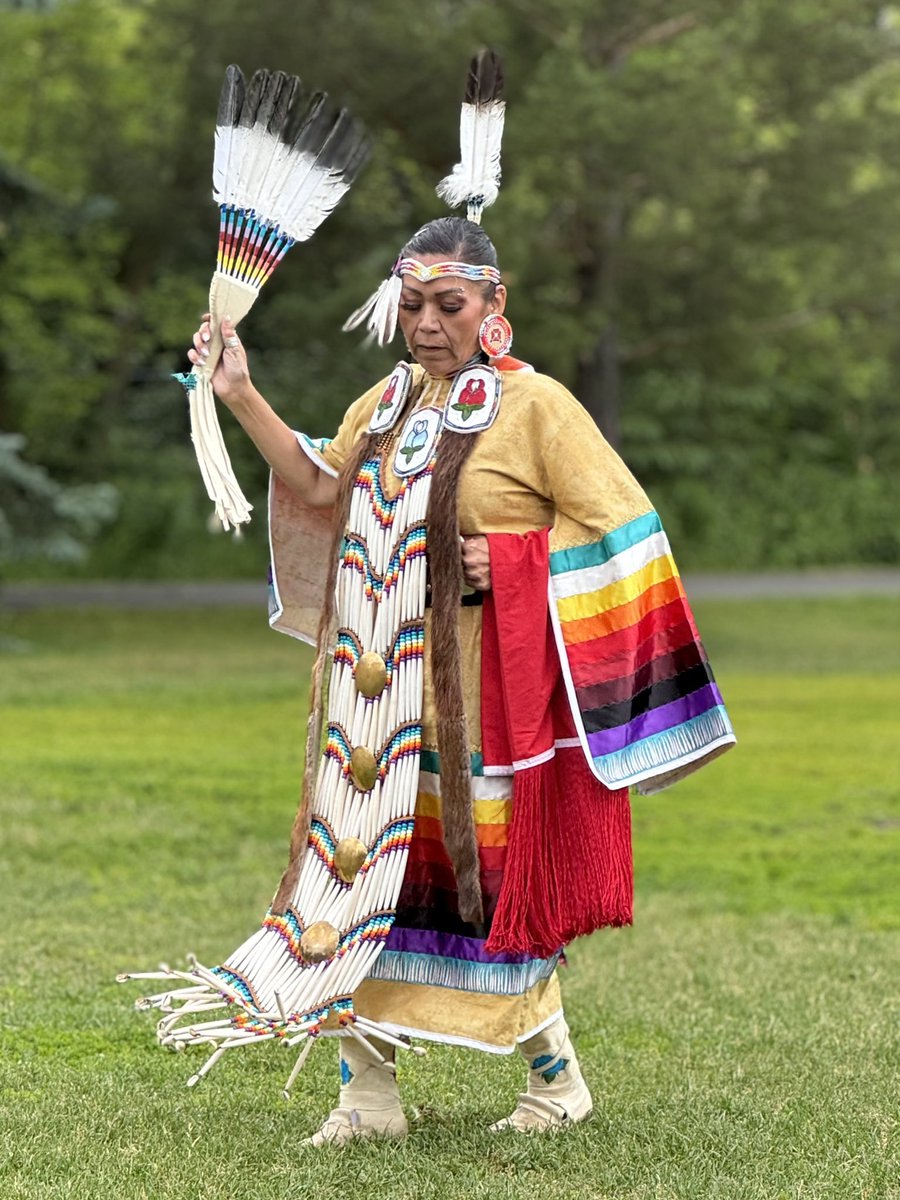 canadachandra's tweet photo. Beautiful dancers from Alexander First Nation. Hiy hiy. Thank you for sharing your culture and traditions with us. 🧡
#runremrec #reconciliation #healing https://t.co/LZB4CD55UA