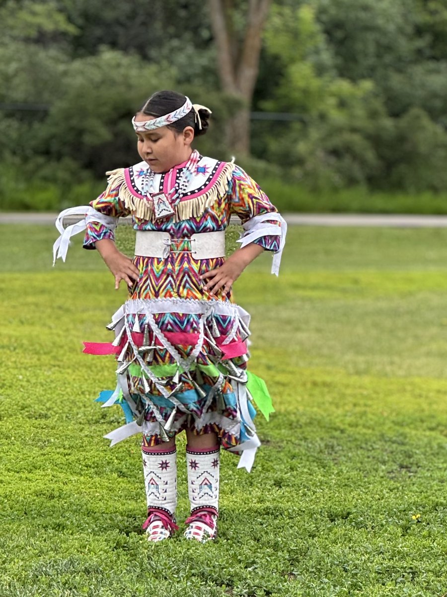 canadachandra's tweet photo. Beautiful dancers from Alexander First Nation. Hiy hiy. Thank you for sharing your culture and traditions with us. 🧡
#runremrec #reconciliation #healing https://t.co/LZB4CD55UA