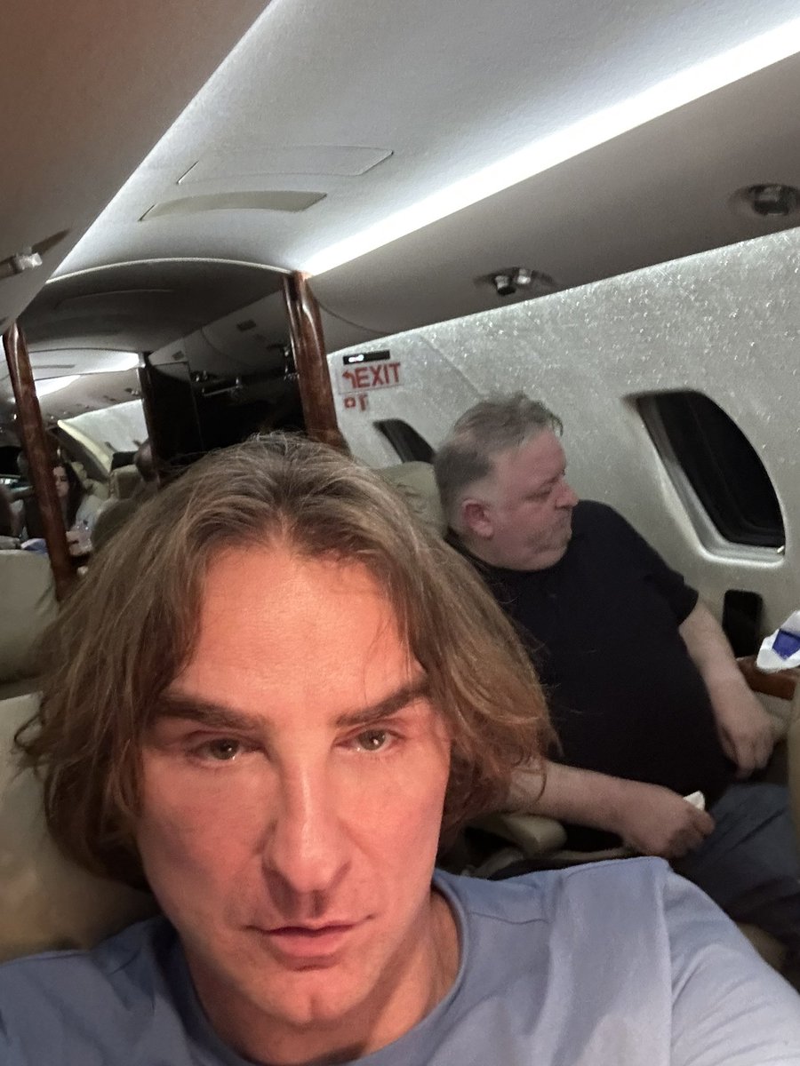 zeljkomitrovic's tweet image. Možda je večeras ta noć kada ću saznati šta svemoćni misli o meni! U ponoć bi morao biti u Beogradu! Rešio sam da poletim iz Nice i pored upozorenja da nas u Beogradu očekuje superćelijska oluja! Upravo smo poleteli i trebalo bi da sletimo za sat ipo! Ako kojim slučajem…