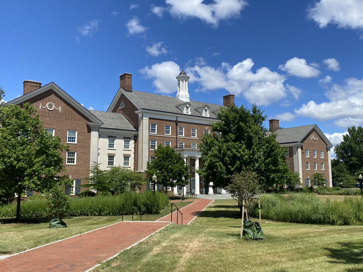 CowenHarris22's tweet photo. Thanks to @Coach_Q41 from @FandMFootball for taking time to meet and give us a tour of the campus and athletic facilities. Impressive program! @Coach_Blu @Coach_Phelan25 @Coach_Simm516 @bdecker30 @_CharlieJacks https://t.co/jKq7uTJYWC