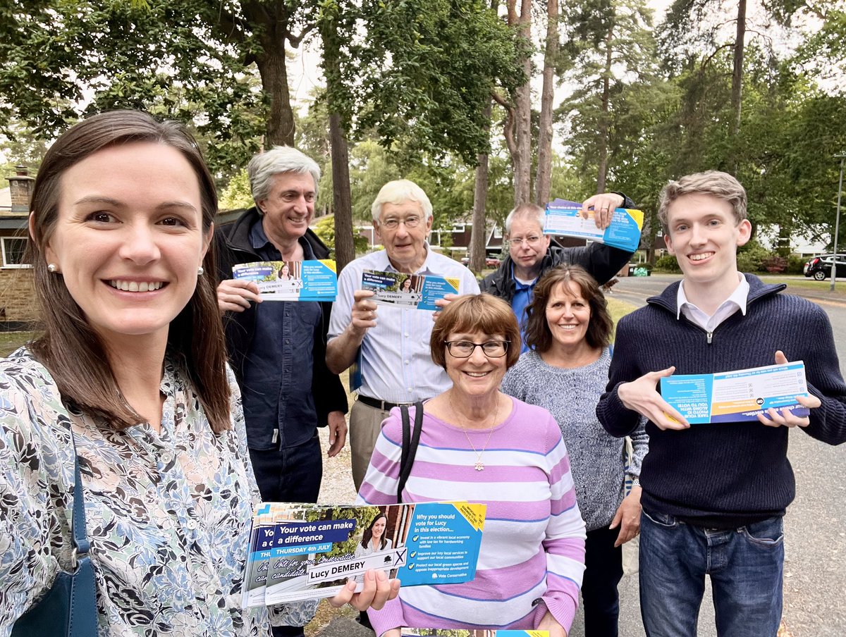 I knocked on doors for 9 hours straight today, across Wokingham town and Crowthorne. No frivolous stunts. Just hard work, listening to residents and getting things done. Thanks to our lovely teammates for joining me along the way and to all residents who stopped to chat with us.