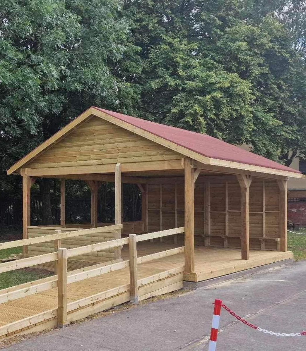 landscapes4lrn's tweet photo. Look at this beauty! 😍 

A few finishing touches tomorrow but we couldn’t wait to show you this stunning 6m x 5m open outdoor classroom. 

#OutdoorAdventures #outdoorclassroom #learningoutdoors #bespoke #landscapes4learning #learningthroughplay #primaryschool #primaryteacher https://t.co/Yf2P2wOjx8