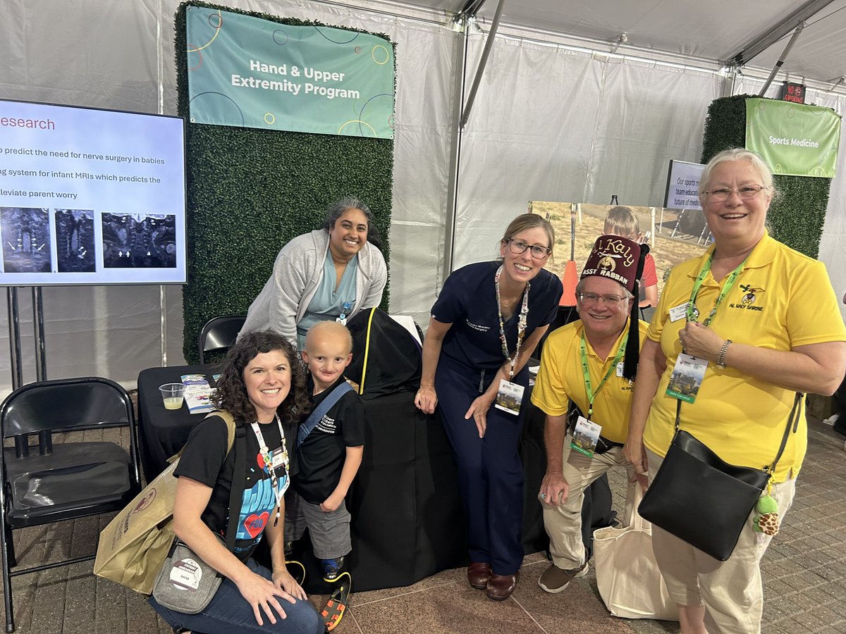 ShrinersNorCA's tweet photo. Exciting to watch Al Kaly learn about hand and upper extremity care at our booth! 👋🩺 #ShrinersImperialSession https://t.co/orFWjdQsIW