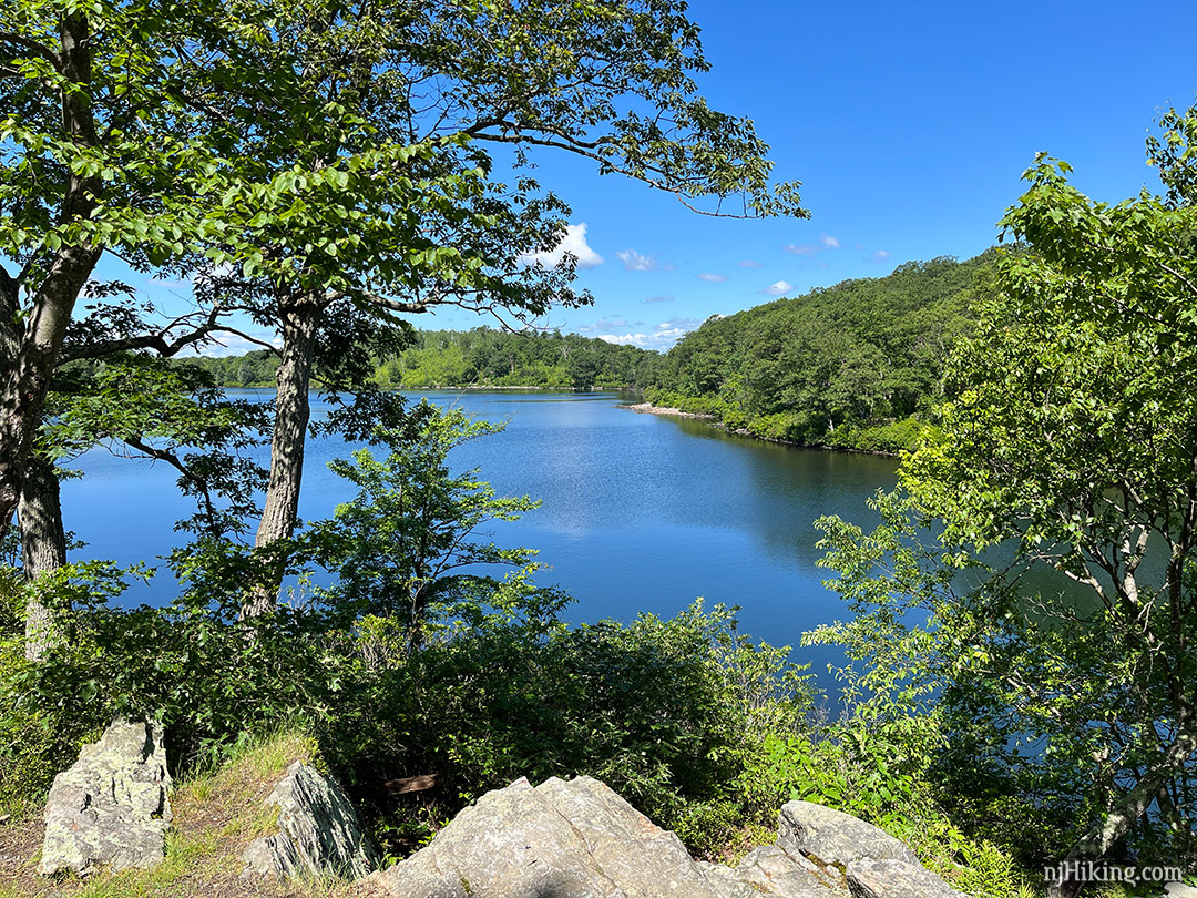 Sunfish Pond – Garvey Springs and Douglas Loop. Solid hike that packs Sunfish Pond, the Appalachian Trail, and a waterfall in under 5 miles. #njHiking

Hike guide: njhiking.com/sunfish-pond-g…

📍 Worthington S.F., Warren County, NJ