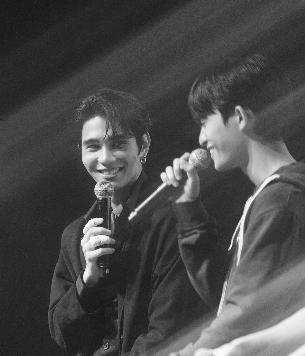 Rosy_kitten_'s tweet photo. I love and respect my boys. I supported them for the past 2 years, I support them now and gonna support them in the future when they work together and in their individual works. Ik they believe each other and have a pure lovely bond. I wish the best for them#jeffSatur #barcodetim https://t.co/RGxLT8ug8E