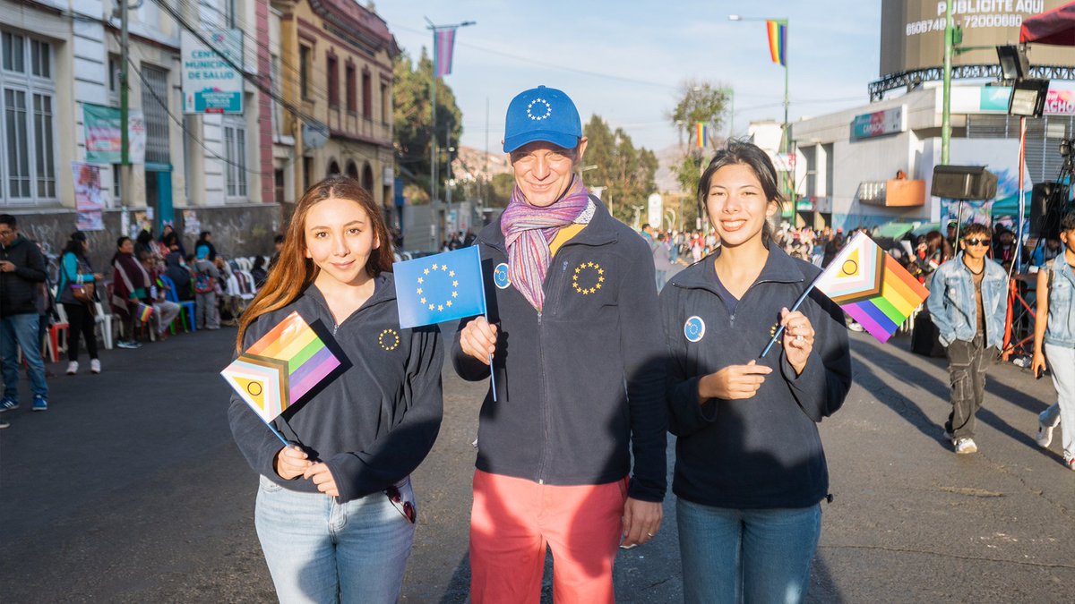 UEenBolivia's tweet photo. Participamos en la Marcha del Orgullo LGBTIQ+ de la ciudad de La Paz, celebrando la diversidad y promoviendo la igualdad. 🏳️‍🌈🏳️‍⚧️ https://t.co/Zunj4LoUSl