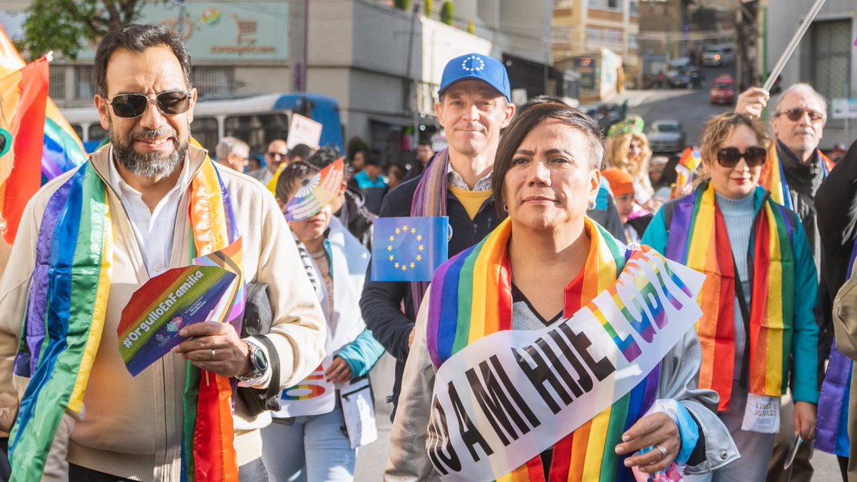 UEenBolivia's tweet photo. Participamos en la Marcha del Orgullo LGBTIQ+ de la ciudad de La Paz, celebrando la diversidad y promoviendo la igualdad. 🏳️‍🌈🏳️‍⚧️ https://t.co/Zunj4LoUSl